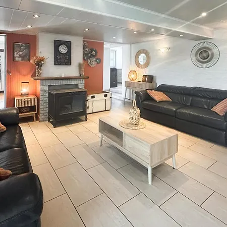 2 Bedroom Pet Friendly In La-neuville-aux-joutes 別荘 La Neuville-aux-Joutes