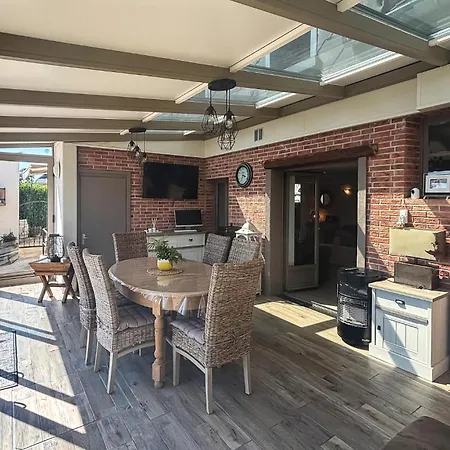 2 Bedroom Pet Friendly In La-neuville-aux-joutes بيت للعطل