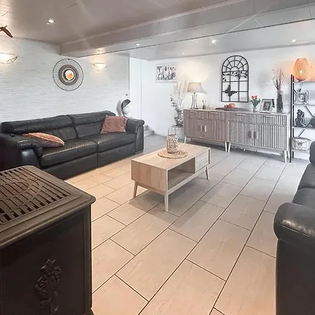 2 Bedroom Pet Friendly In La-neuville-aux-joutes 別荘 La Neuville-aux-Joutes